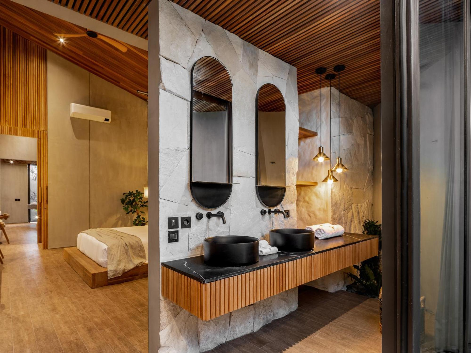 Villa Levante Bali By House Of Winds - Tropical Oasis Near Canggu Керобокан Экстерьер фото